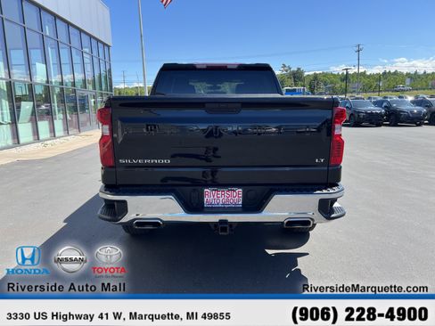 Used 2022 Chevrolet Silverado 1500 LT AWD/4WD image 7