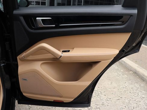 Used 2020 Porsche Cayenne image 50