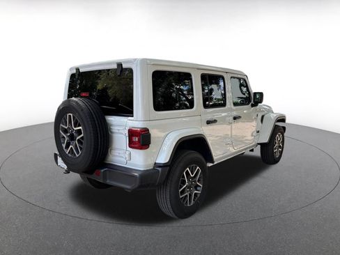 Used 2025 Jeep Wrangler Unlimited Sahara AWD/4WD image 12