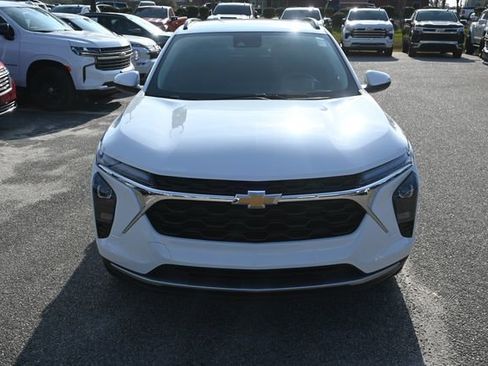 Used 2024 Chevrolet Trax LT image 8