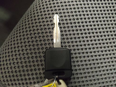 Used 2018 Nissan Frontier SV image 32