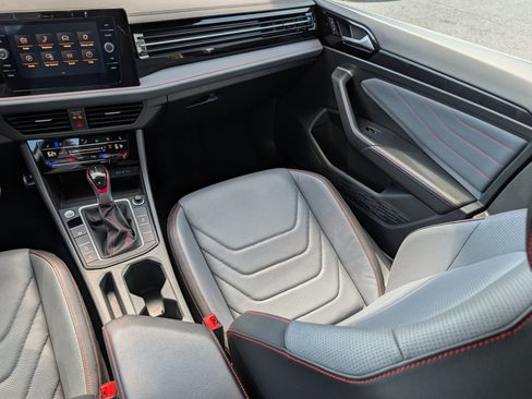 Used 2025 Volkswagen Jetta GLI Autobahn FWD image 11