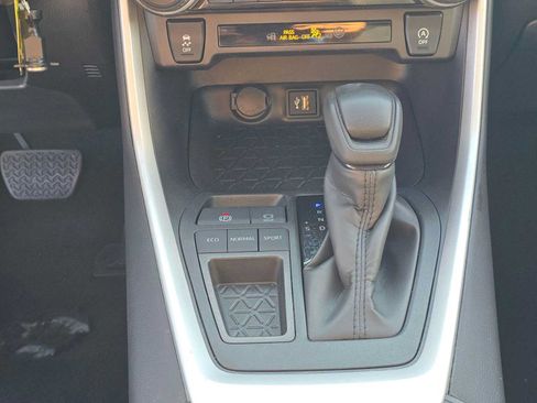 Used 2025 Toyota RAV4 LE FWD image 31