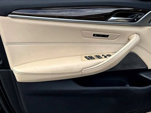 Used 2021 BMW 530i w/ Premium Package RWD image 19
