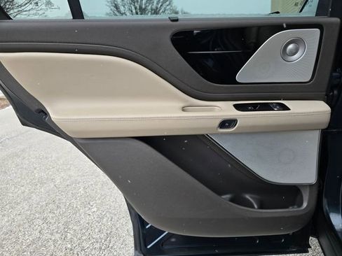 Used 2023 Lincoln Aviator Reserve w/ Equipment Group 201A image 32