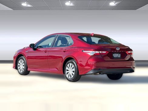 Used 2020 Toyota Camry LE image 3