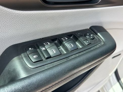 Used 2019 Chrysler Pacifica Touring-L Plus w/ Advanced Safetytec Group FWD image 15
