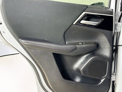 Used 2024 Mitsubishi Outlander ES image 21