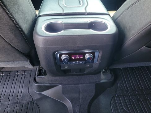 Used 2021 GMC Yukon Denali w/ Denali Premium Package AWD/4WD image 14