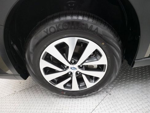 Used 2025 Subaru Outback Premium image 27