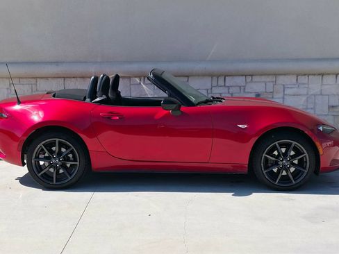 Used 2017 MAZDA MX-5 Miata Sport RWD image 2