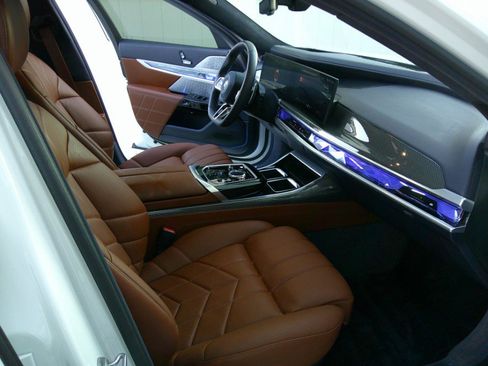 Used 2025 BMW 760i xDrive w/ Executive Package image 70