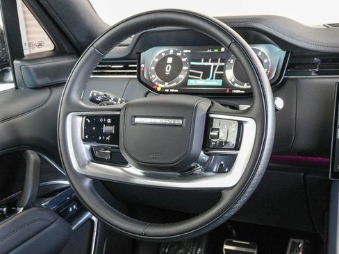 Used 2025 Land Rover Range Rover SE AWD/4WD image 16