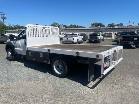 Used 2016 Ford F550 2WD Regular Cab Super Duty image 3