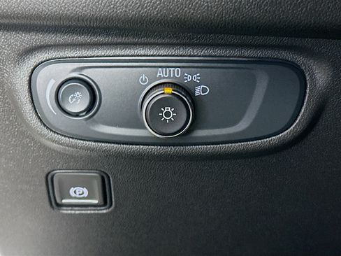 Used 2024 GMC Terrain SLE image 16