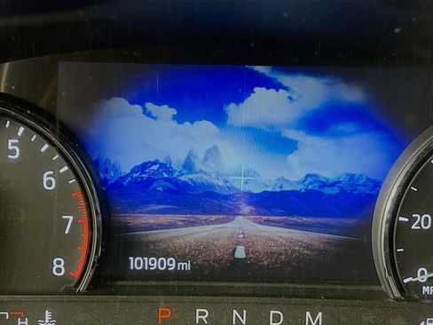 Used 2020 Ford Explorer XLT w/ Equipment Group 202A AWD/4WD image 5