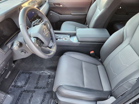 Used 2024 Lexus GX 550 w/ Accessory Package (2T) image 14