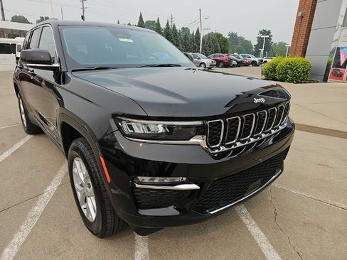 Certified 2023 Jeep Grand Cherokee Limited w/ Luxury Tech Group II AWD/4WD image 4