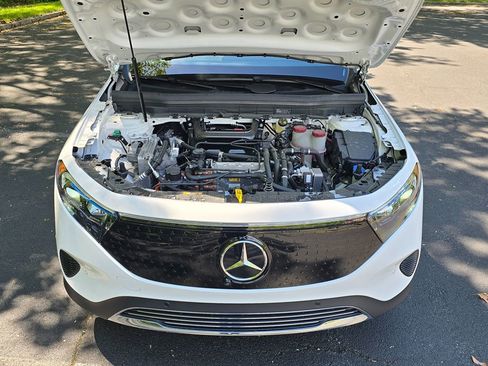 Used 2025 Mercedes-Benz EQB 300 4MATIC image 71