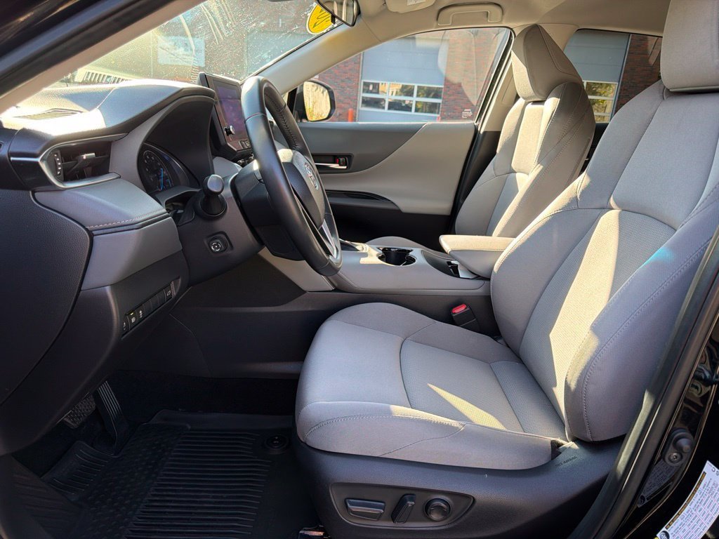Used 2023 Toyota Venza LE AWD/4WD image 15
