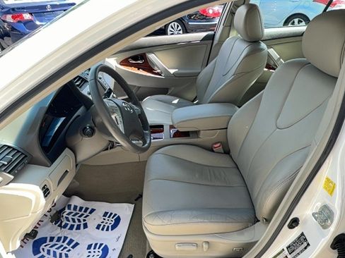 Used 2011 Toyota Camry XLE w/ SE/XLE Extra-Value Pkg FWD image 6