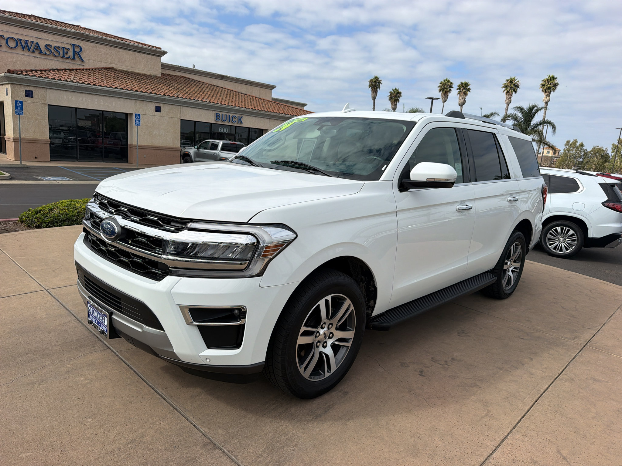Used 2024 Ford Expedition Limited AWD/4WD image 1