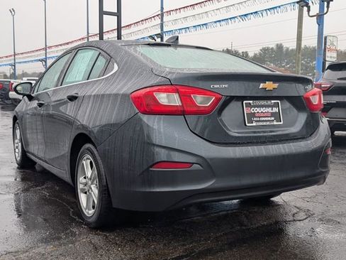 Used 2017 Chevrolet Cruze LT image 5