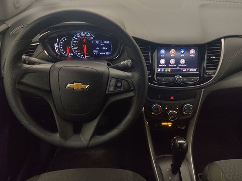Used 2020 Chevrolet Trax LS image 22