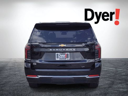 Certified 2025 Chevrolet Suburban LT RWD image 5