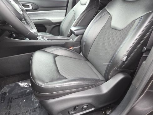 Used 2023 Jeep Compass Latitude w/ Convenience Group image 23