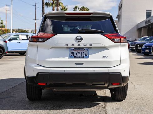 Used 2024 Nissan Rogue SV FWD image 5