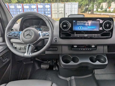 New 2026 Mercedes-Benz Sprinter 2500 image 18