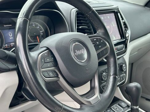 Used 2019 Jeep Cherokee Limited AWD/4WD image 16