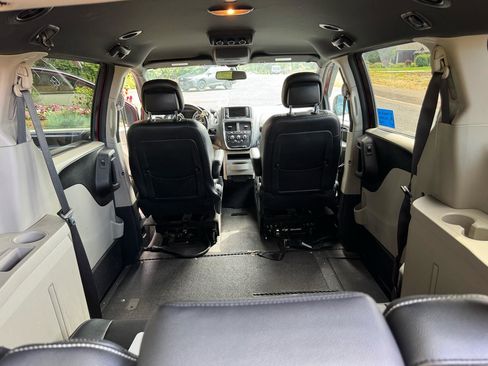 Used 2017 Dodge Grand Caravan SXT FWD image 33