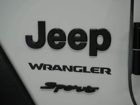 Used 2022 Jeep Wrangler Sport S image 8