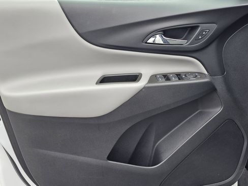 Used 2023 Chevrolet Equinox LS image 62