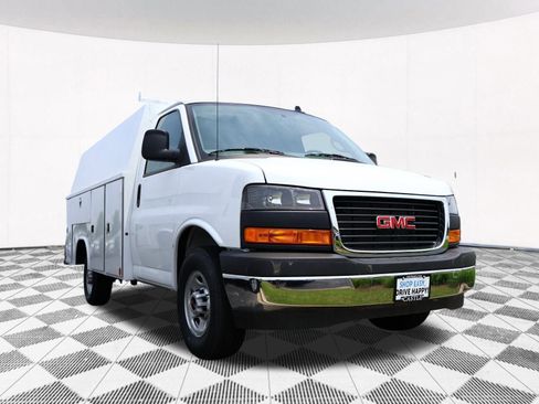 New 2025 GMC Savana 3500 w/ Power Convenience Package image 18