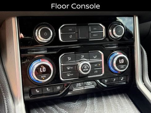Used 2022 GMC Yukon Denali AWD/4WD image 19