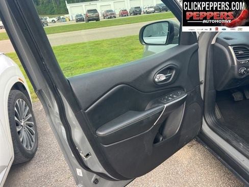 Used 2020 Jeep Cherokee Latitude Plus FWD image 7