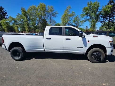 New 2026 RAM 3500 Big Horn AWD/4WD image 8