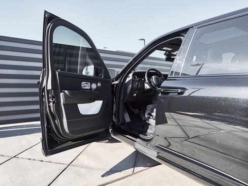 Used 2019 Rolls-Royce Cullinan image 32