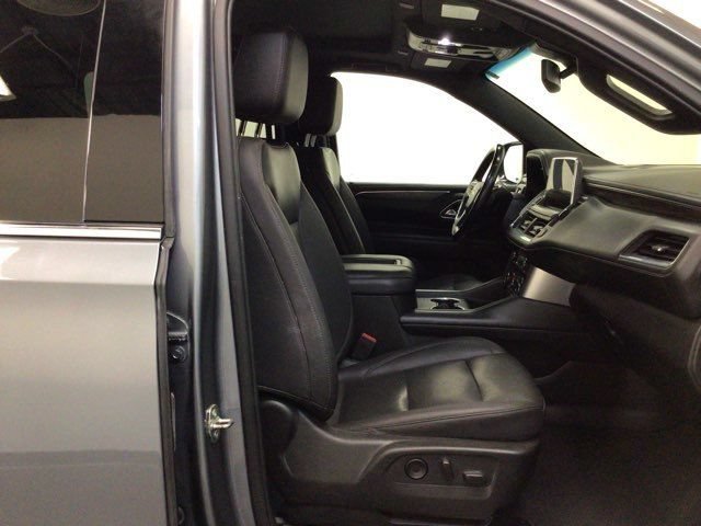 Used 2022 Chevrolet Suburban LT w/ LT Signature Plus Package AWD/4WD image 9