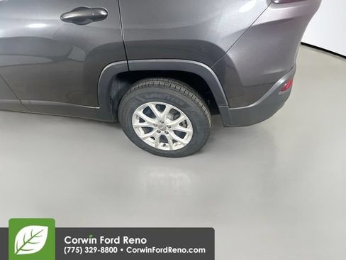 Used 2016 Jeep Cherokee Latitude w/ Comfort/Convenience Group AWD/4WD image 28