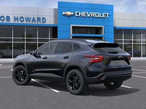 New 2026 Chevrolet Trax LT w/ Midnight Edition FWD image 3