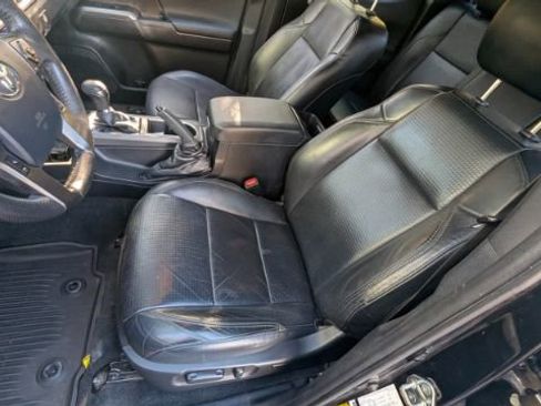 Used 2020 Toyota Tacoma TRD Sport image 16