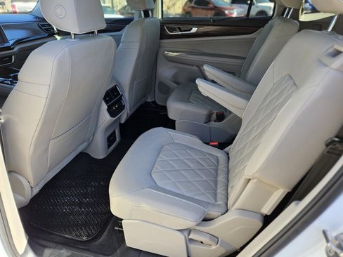 Used 2025 Volkswagen Atlas SEL Premium R-Line image 17