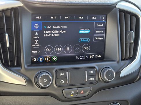 Used 2024 GMC Terrain SLT image 16