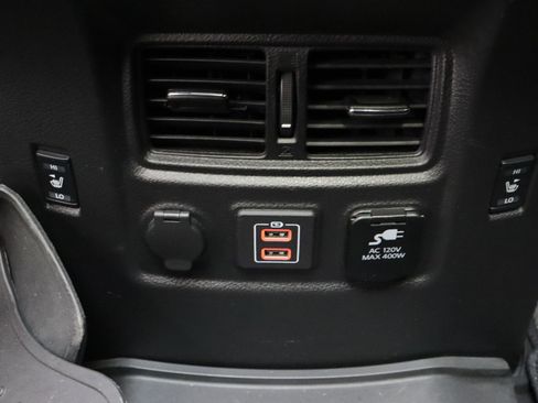 Used 2022 Nissan Titan PRO-4X w/ Pro-4x Convenience Package image 32