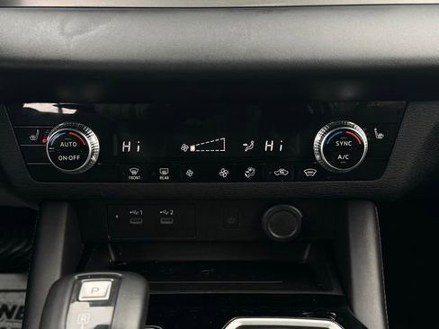 Used 2025 Mitsubishi Outlander Trail Edition image 32