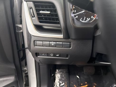 Used 2024 Nissan Rogue SV AWD/4WD image 31